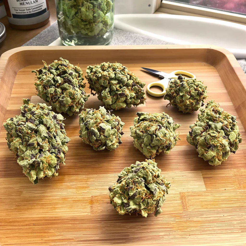 Sour Tsunami 40% indica / 60% sativa flower with visible trichomes